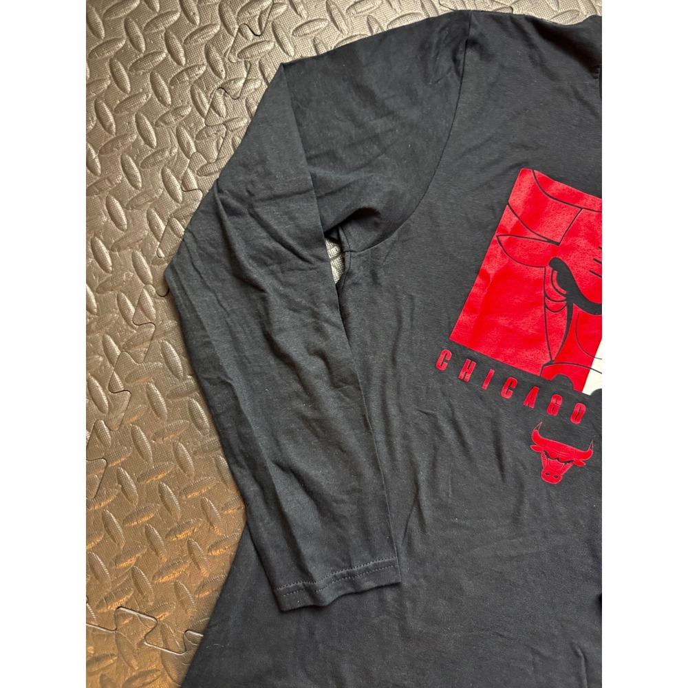 NBA Chicago Bulls Long Sleeve Graphic T-Shirt Black Red White Mens Small - Picture 4 of 8